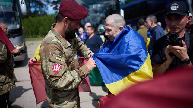 Ukraine's Strategic Move: 160 Soldiers Repatriated Amid Ongoing Conflict | anti rungkad, respin mani