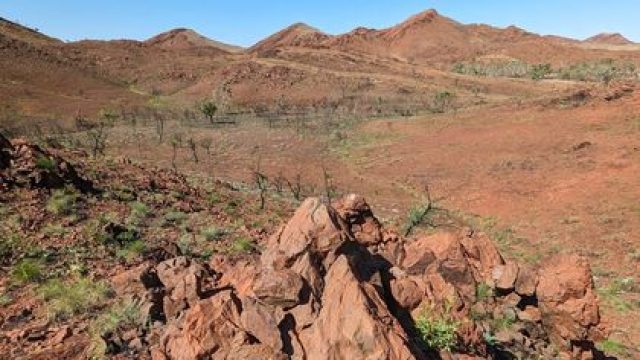 New Insights on Earth's Oldest Impact Crater: A Geological Milestone